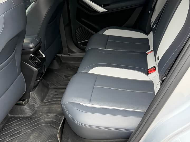 Geely Atlas L, 2024 — фото 6 из 9
