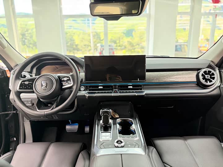 Tank 400 Hybrid, 2023 — фото 9 из 9