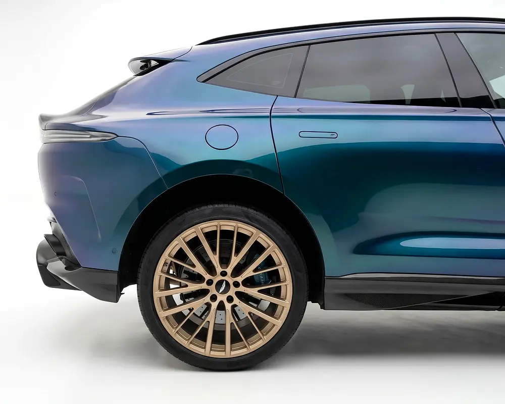 Aston Martin DBX, 2023 — фото 6 из 10