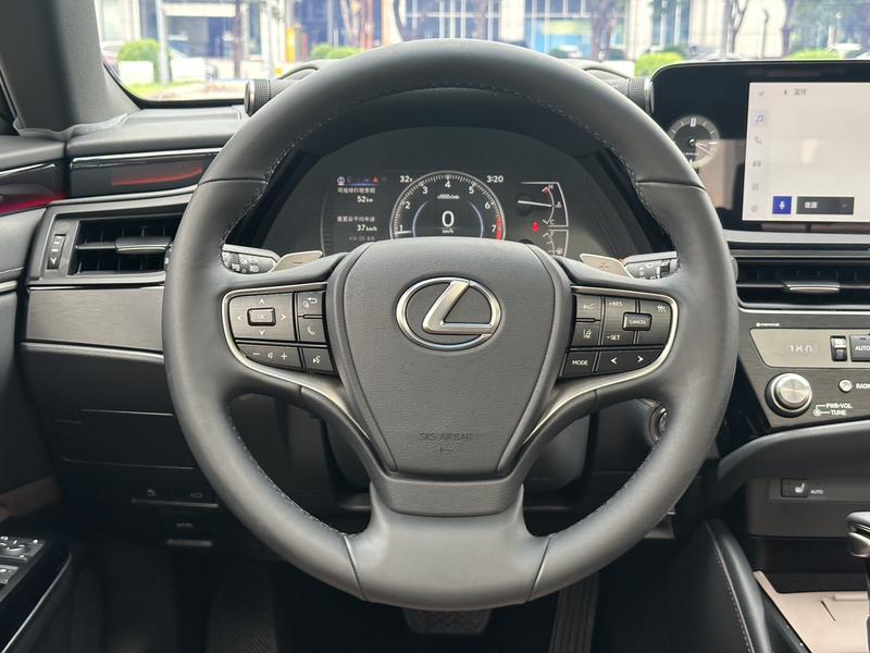 Lexus ES, 2024 — фото 10 из 12