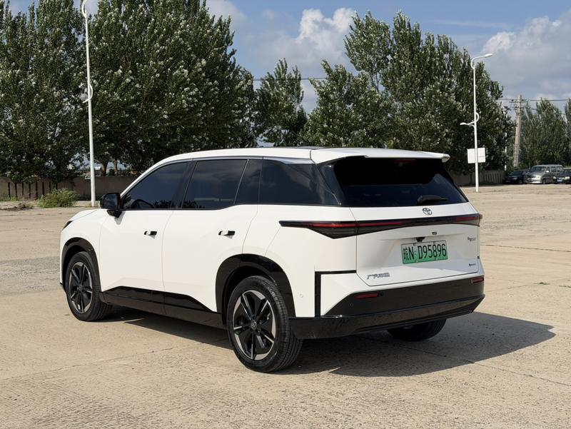Toyota bZ3X, 2024 — фото 4 из 12