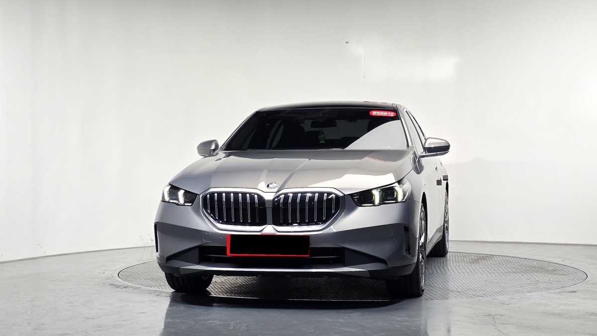 BMW 5 Series, 2025 — фото 3 из 12