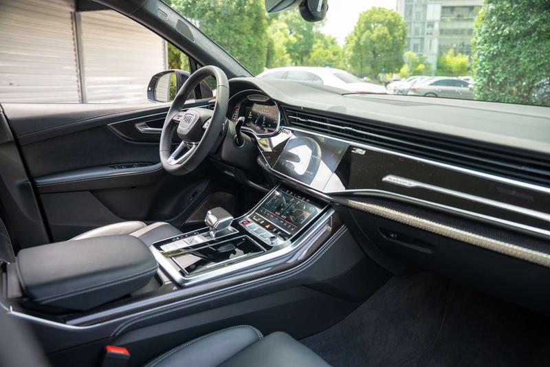 Audi SQ7, 2024 — фото 6 из 10
