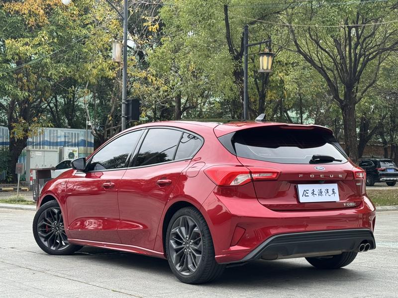 Ford Focus, 2022 — фото 5 из 12