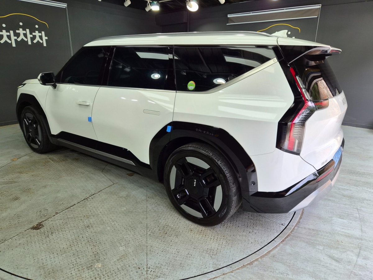 Kia EV9, 2023 — фото 4 из 12