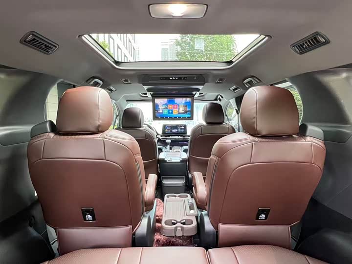 Toyota Granvia, 2025 — фото 8 из 9