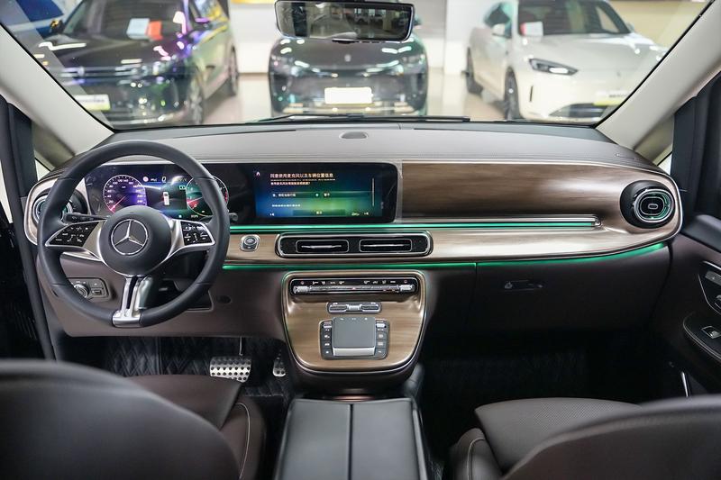 Mercedes-Benz V-Class, 2025 — фото 7 из 12