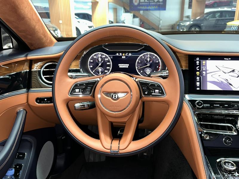Bentley Flying Spur, 2023 — фото 6 из 9