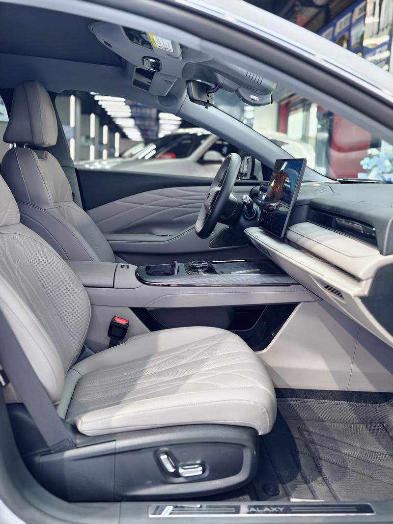 Geely Galaxy Starshine 8 EM-i, 2025 — фото 9 из 11