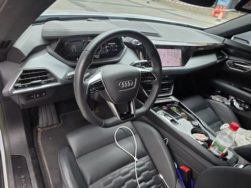 Audi e-tron GT, 2024 — фото 8 из 12