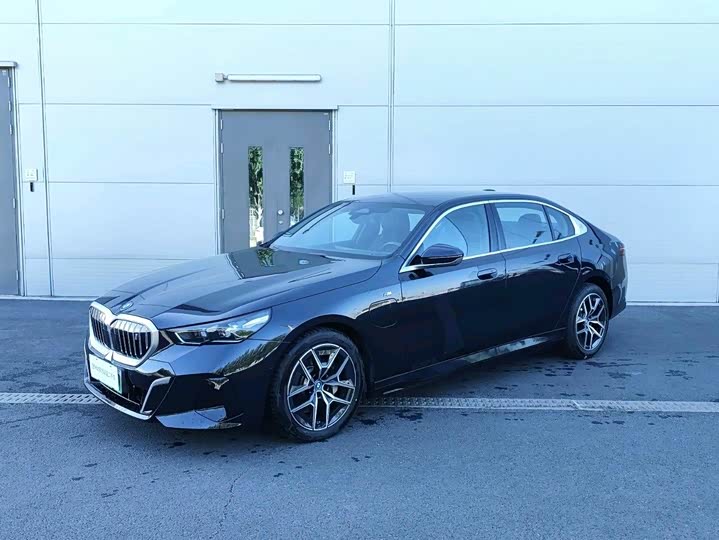 BMW i5, 2025 — фото 2 из 9
