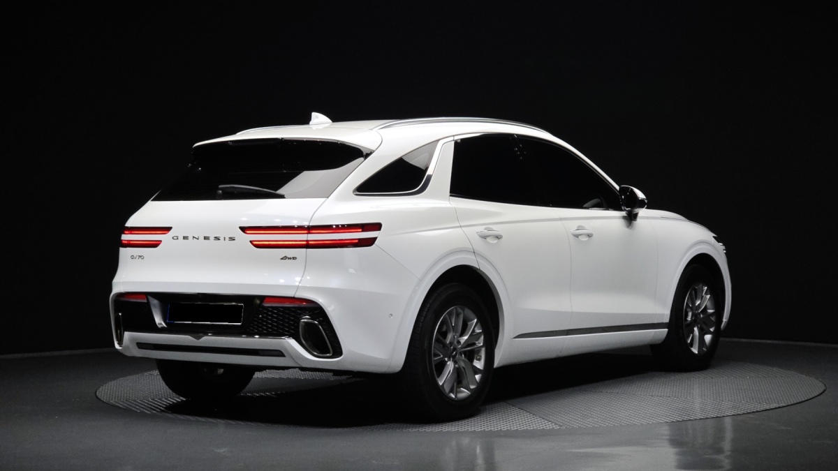 Genesis GV70, 2023 — фото 2 из 12