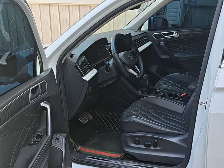 Volkswagen Tiguan L Pro, 2023 — фото 8 из 9