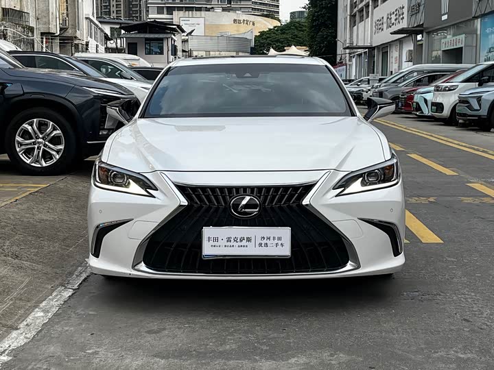 Lexus ES, 2023 — фото 2 из 9