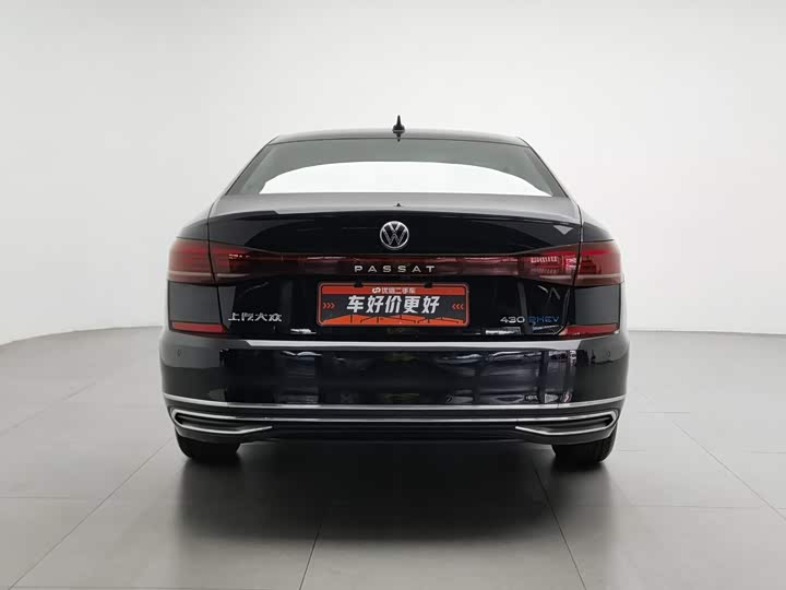 Volkswagen Passat Hybrid, 2023 — фото 4 из 9