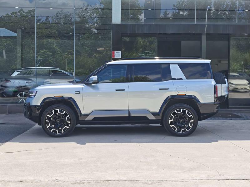 BYD FangChengBao Leopard 8, 2025 — фото 4 из 12