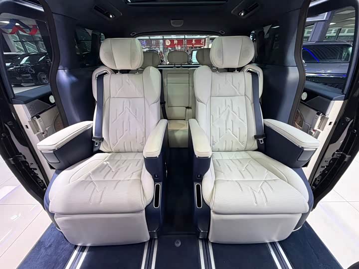Zeekr 009, 2025 — фото 8 из 9
