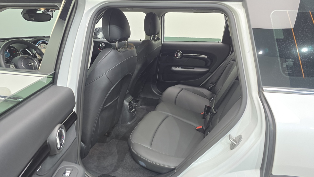 Mini Clubman, 2023 — фото 10 из 12