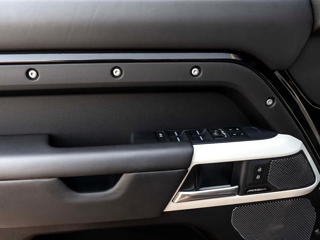 Land Rover Defender, 2023 — фото 10 из 10