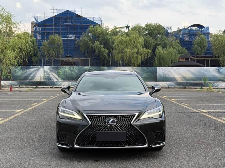 Lexus LS, 2022 — фото 2 из 9