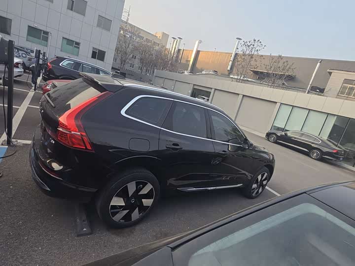 Volvo XC60 Hybrid, 2026 — фото 4 из 9