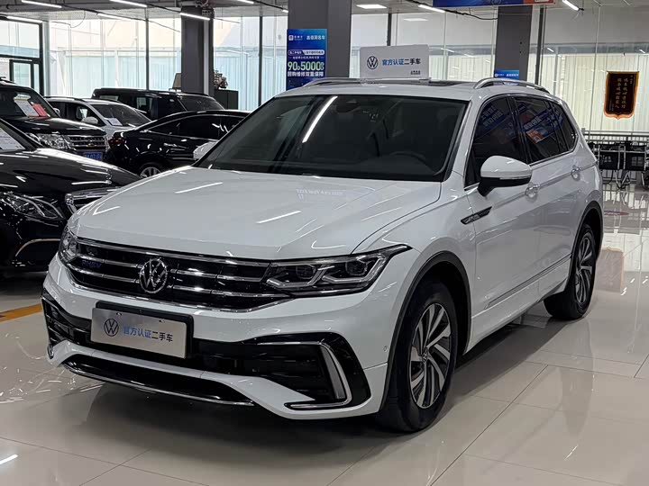 Volkswagen Tiguan L Hybrid, 2023 — купить в Казани под ключ