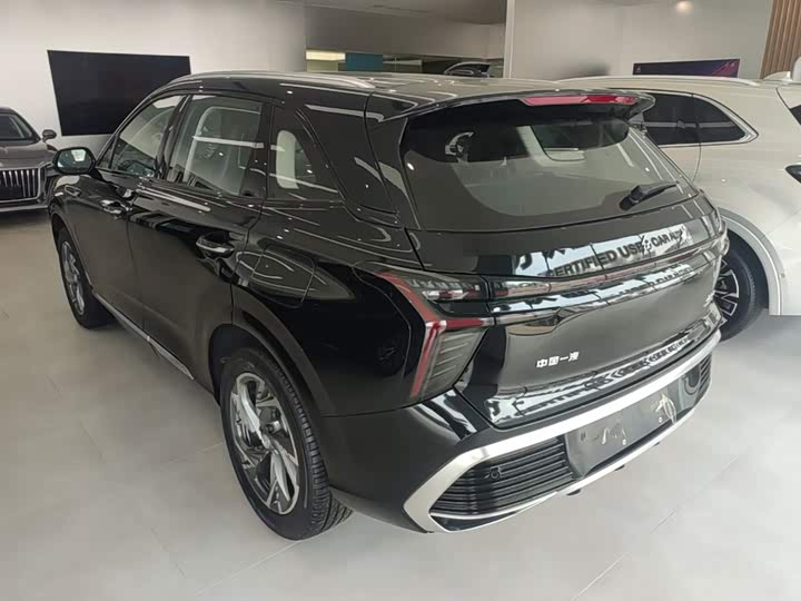 Hongqi HS3 Hybrid, 2025 — фото 5 из 9