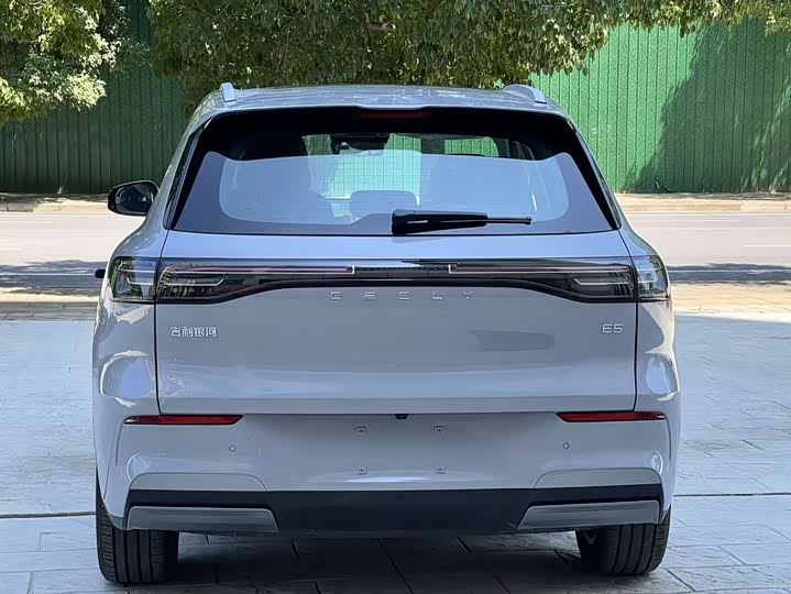 Geely Galaxy E5, 2025 — фото 6 из 9