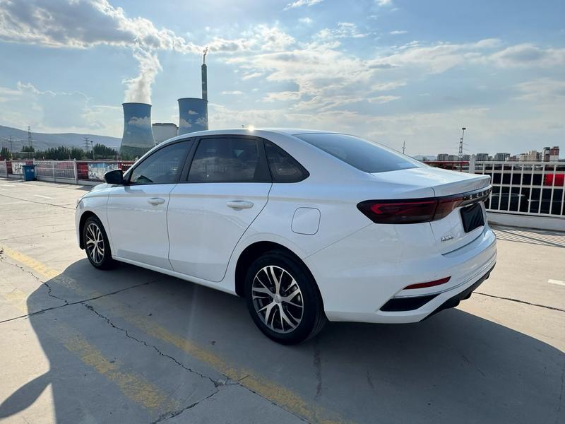 Geely Emgrand, 2023 — фото 4 из 9