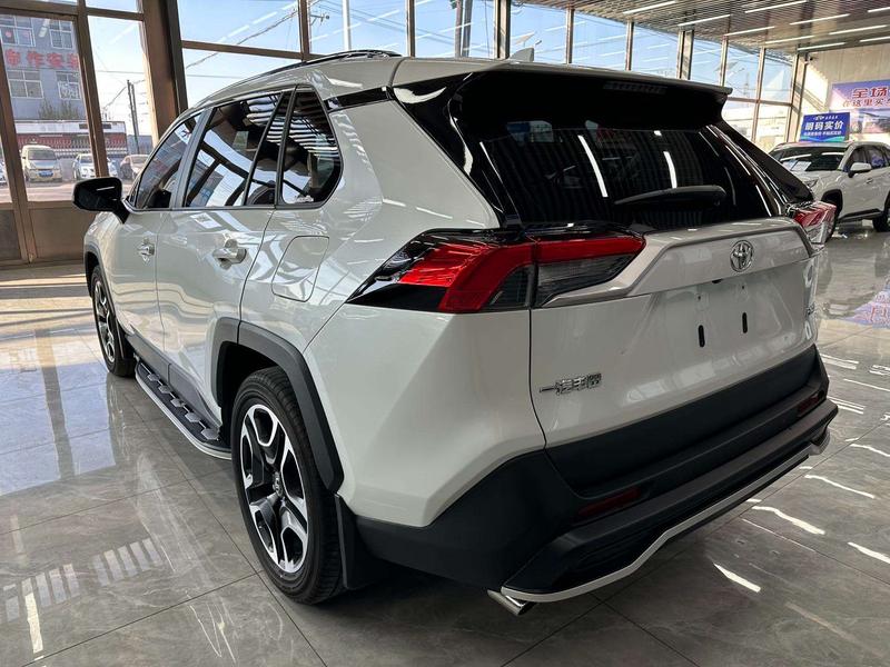 Toyota RAV4, 2022 — фото 4 из 12