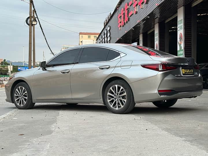 Lexus ES, 2023 — фото 3 из 9
