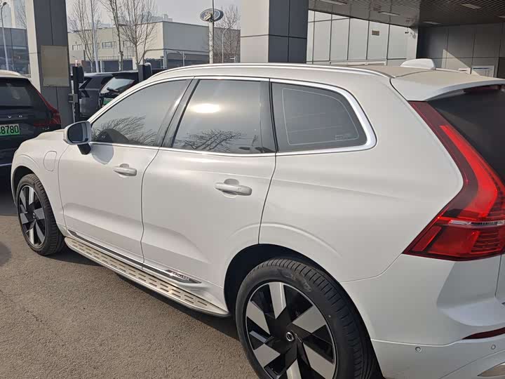 Volvo XC60 Hybrid, 2023 — фото 7 из 9