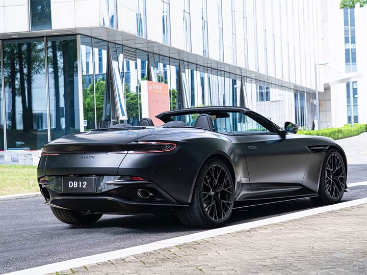 Aston Martin DB12, 2025 — фото 6 из 9