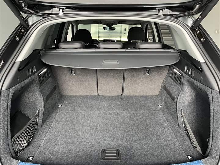 Audi Q5L, 2023 — фото 9 из 9