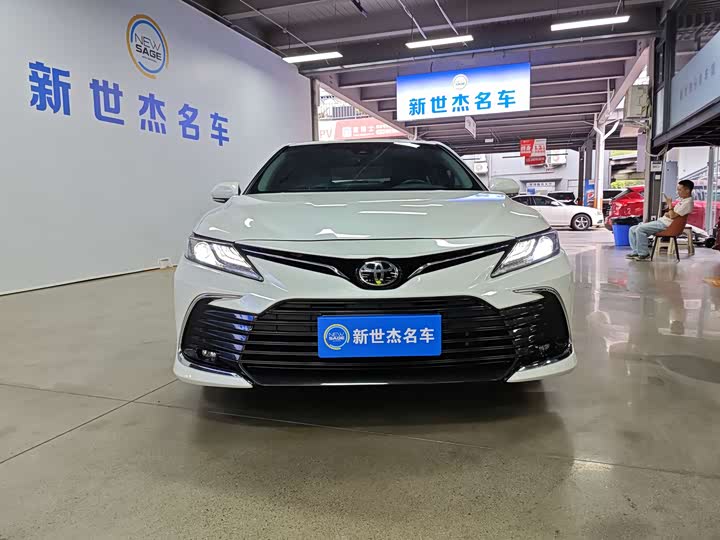 Toyota Camry, 2023 — фото 2 из 9
