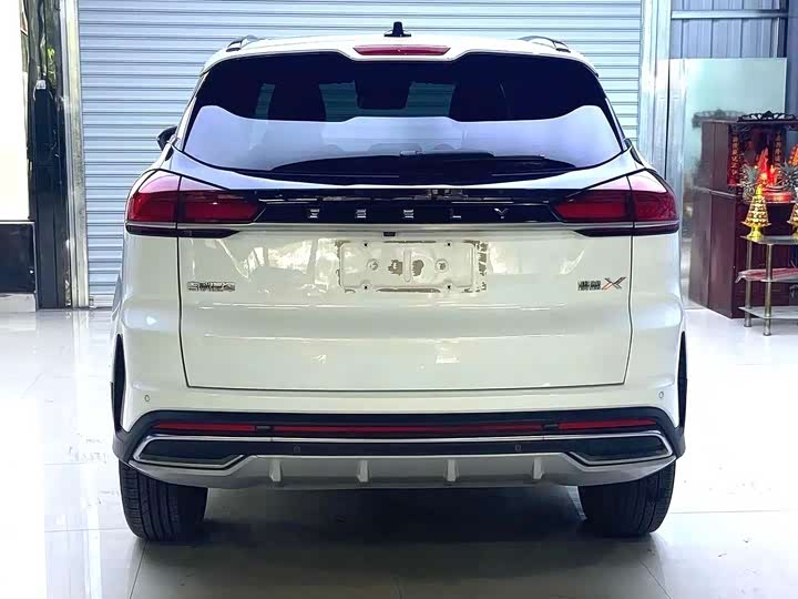 Geely Atlas, 2022 — фото 8 из 9