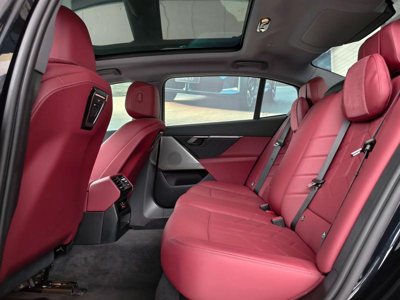 BMW i5, 2025 — фото 11 из 12