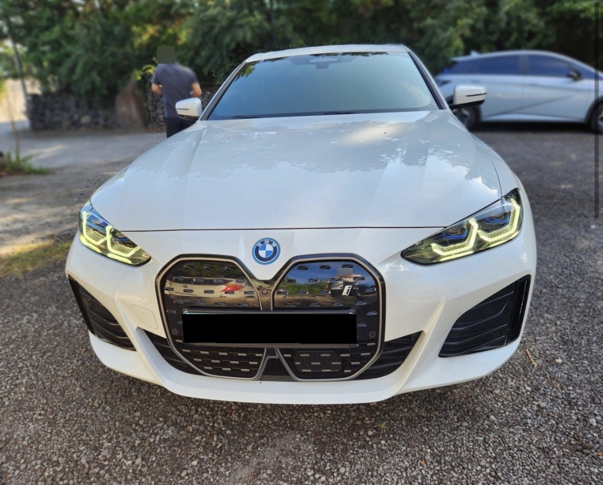BMW i4, 2022 — фото 2 из 10