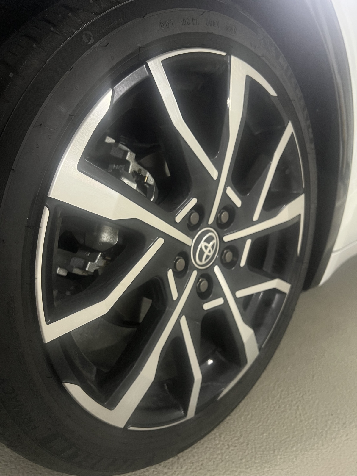 Toyota Prius, 2023 — фото 4 из 8