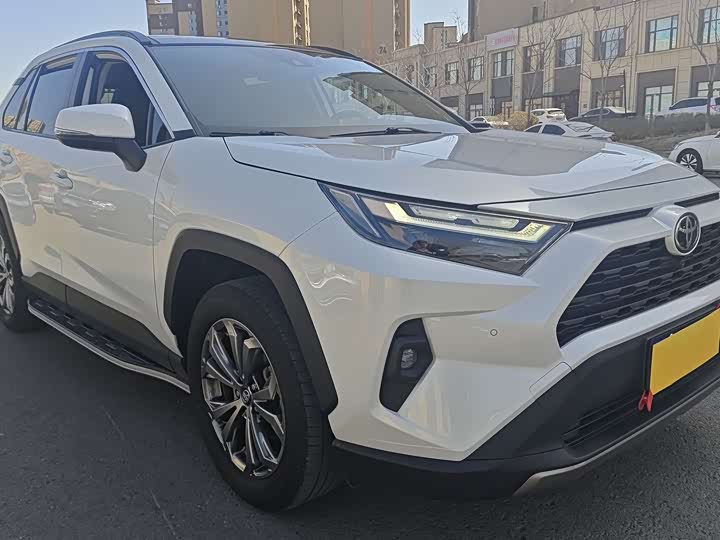 Toyota RAV4, 2024 — фото 2 из 9