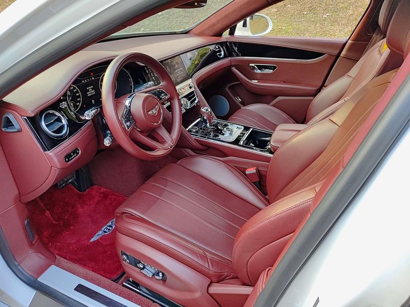 Bentley Flying Spur, 2023 — фото 7 из 9