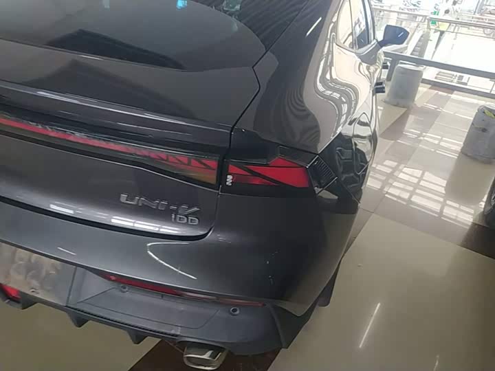 Changan UNI-V Hybrid, 2023 — фото 8 из 9
