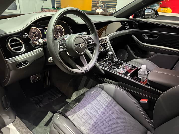 Bentley Flying Spur Hybrid, 2023 — фото 8 из 9