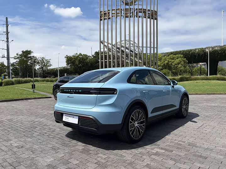 Porsche Macan EV, 2024 — фото 7 из 9
