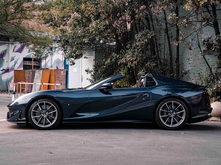 Ferrari 812, 2022 — фото 6 из 9