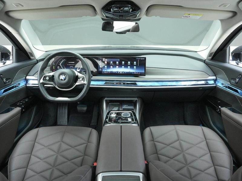 BMW 7 Series, 2025 — фото 7 из 12