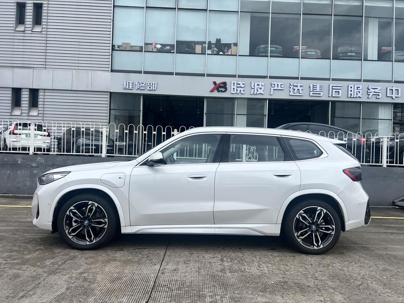 BMW iX1, 2025 — фото 4 из 12