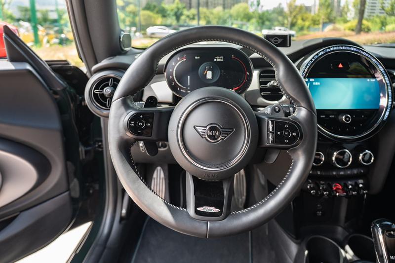 Mini Mini JCW, 2021 — фото 10 из 12