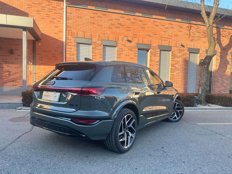 Audi Q6L e-tron, 2025 — фото 4 из 12