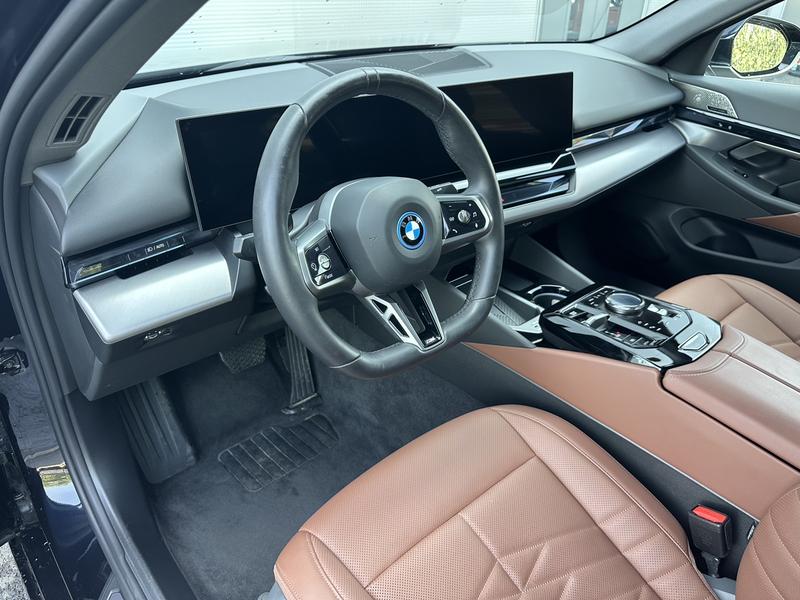 BMW i5, 2025 — фото 7 из 9